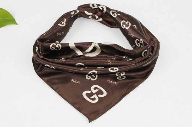 GUCCl square scarf 02